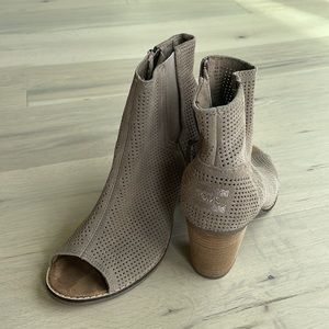 TOMS Women's Majorca Taupe Peep Toe Diamond Perforated Suede Ankle Booties